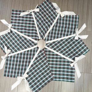 Christmas Tree Skirt - Vintage, Hand crafted taffeta - large